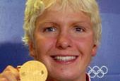 Złota Otylia oddaje medal dla dzieci