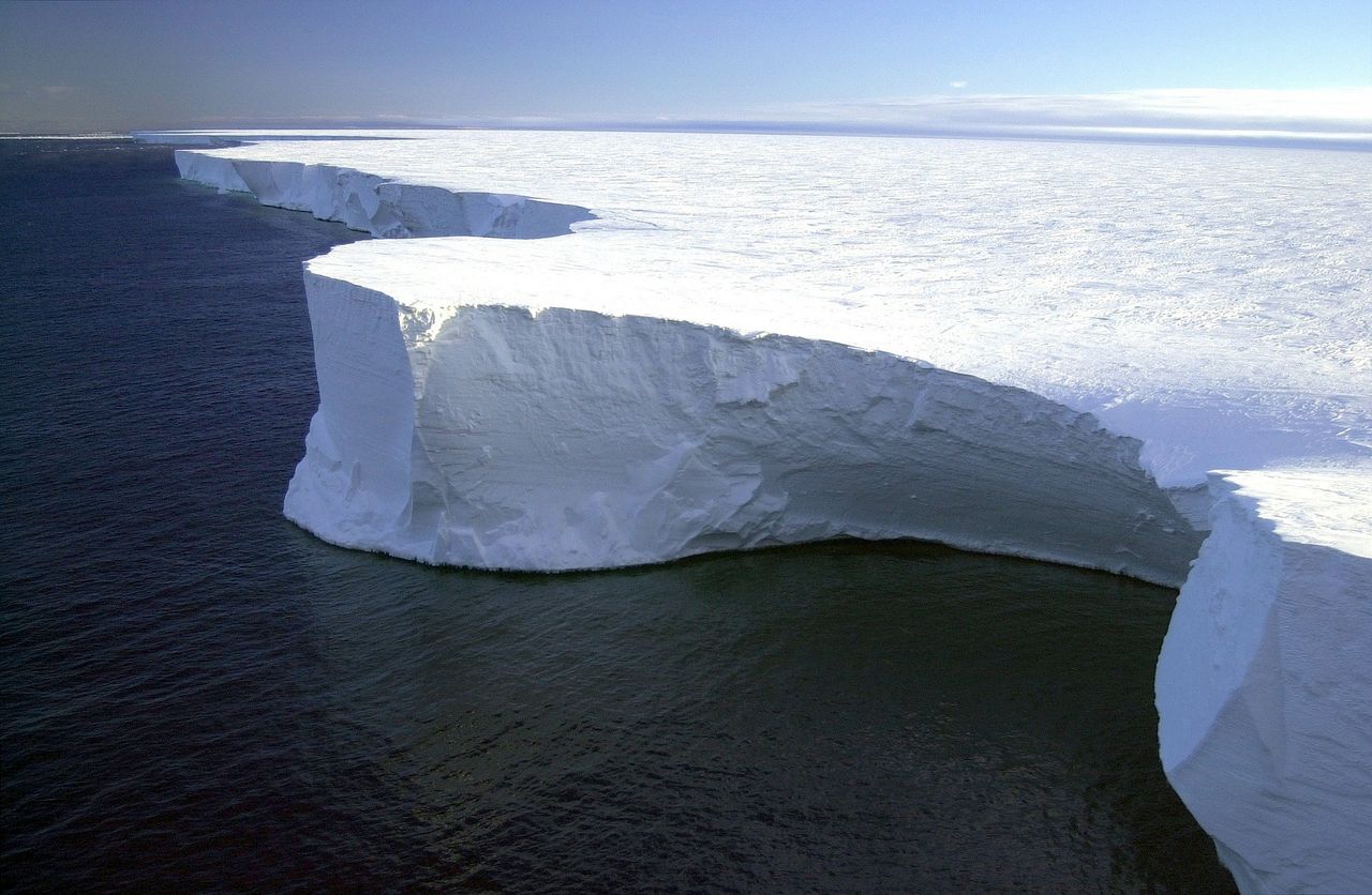 Zapadł się ogromny szelf lodowy. Naukowcy zaniepokojeni zdarzeniem