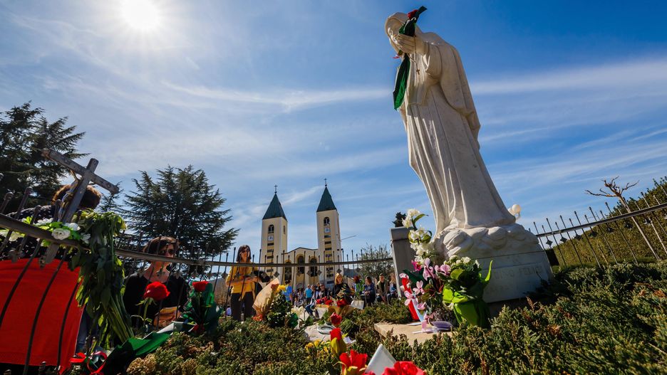 PXL_Medjugorje The Place of Faith
Statue of Madonna in front of St. Jacob church, pilgrimage site, Virgin Mary Apparitions from 1981, in Medjugorie. Almost one million people visit Medjugorje each year, where the Virgin Mary is said to have appeared to six young villagers for the first time on June 24, 1981. For 30 years, the alleged phenomenon was ignored by Roman Catholic authorities until 2010, when Pope Benedict XVI issued an order to form an investigation team to search for the truth in case of Medjugorje sightings. in Medjugorje, Bosnia and Hezegovina on 26. March 2023. Photo: Zvonimir Barisin/PIXSELL 
Dostawca: PAP/PIXSELL
Zvonimir Barisin/PIXSELL
Medjugorje, lady, apparition, pilgrims, Bosnia and Herzegovina, tourism, religious tourism, The Virgin Mary, Catholics, aerial photography, aerial shot, aerial photography, bird view, religia