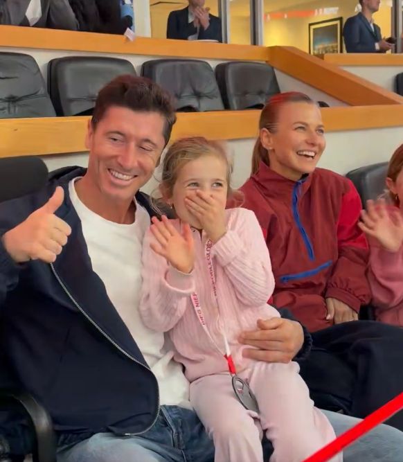 Robert Lewandowski zabrał rodzinkę na mecz hokeja 