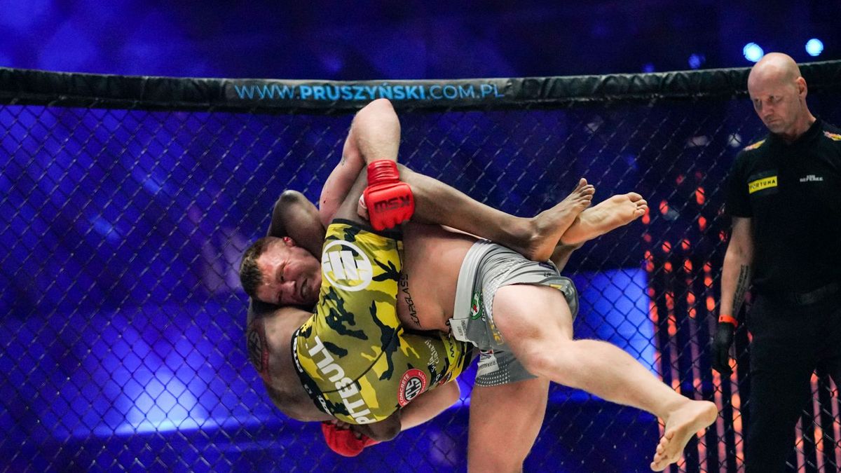 Materiały prasowe / KSW / Na zdjęciu: Henry Fadipe i Albert Odzimkowski