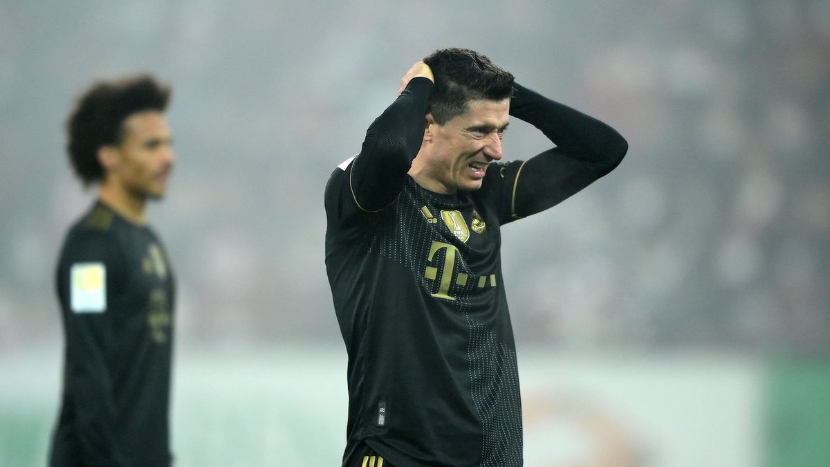 Getty Images / Sebastian Widmann / Na zdjęciu od lewej: Leroy Sane i Robert Lewandowski