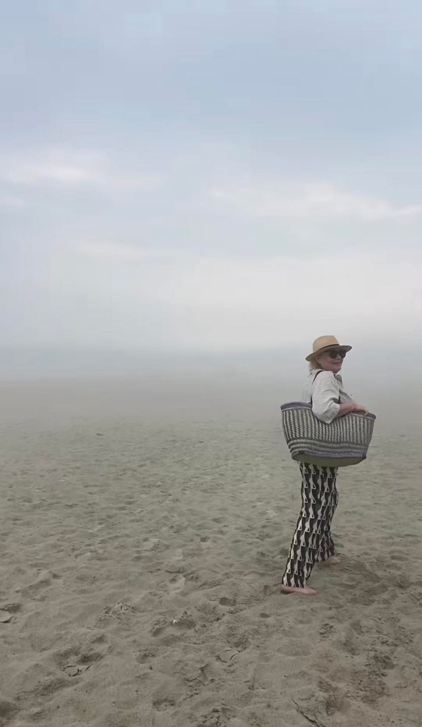 Małgorzata Ostrowska-Królikowska na plaży