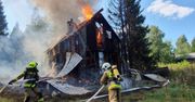 Pożar domu jednorodzinnego w Płużniczce, w powiecie gliwickim. Trzy osoby zostały ewakuowane z płonącego budynku