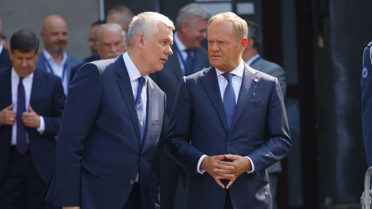 ?wi?to S?u?by Ochrony Pa?stwa
19.06.2024. Warszawa. Swieto Sluzby Ochrony Panstwa. Fot. Filip Naumienko/REPORTER 
N/z: Tomasz Siemoniak, Donald Tusk
Filip Naumienko/REPORTER