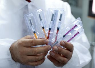 Produkcja szczepionki na koronawirusa częściowo w Polsce? Trwają negocjacje