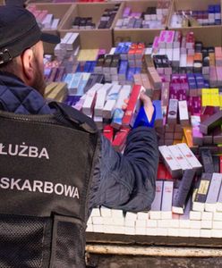Nocny nalot KAS w Wólce Kosowskiej. 14 spraw karnych, zajęty towar wart 12 mln zł