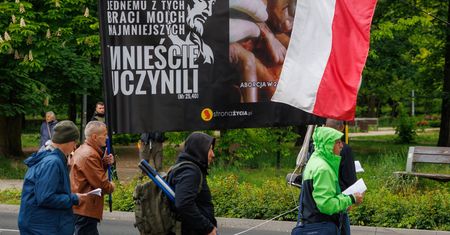 Protesty pod szpitalem w Gdańsku. Starły się dwie frakcje
