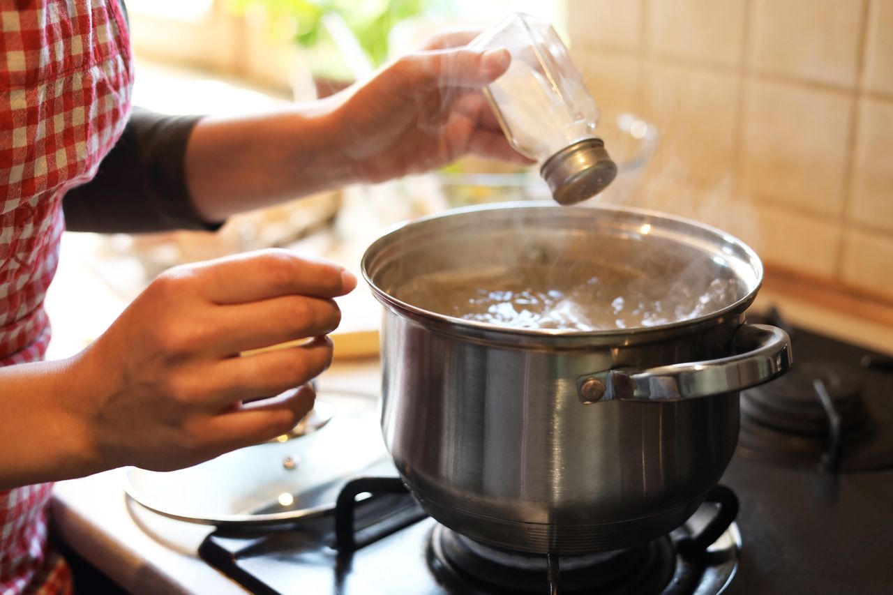 Fünf Tricks, um versalzene Suppe zu retten: So geht's!