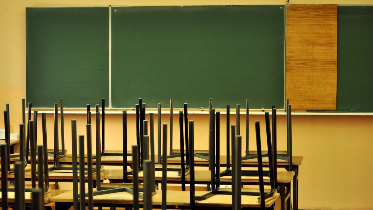 klasa, BINARY<(7) bytes>, tablica, BINARY<(8) bytes>, BINARY<(8) bytes>, BINARY<(7) bytes>, zielony, edukacja, BINARY<(8) bytes>, BINARY<(6) bytes>, BINARY<(11) bytes>, school, classroom, chair, education, blackboard, biurko, desk, architektura, architecture