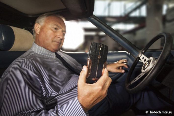 Lamborghini Tauri 88 to świetna motywacja, żeby stać się milionerem. Chcę być bogaty i kupować brzydkie smartfony 2