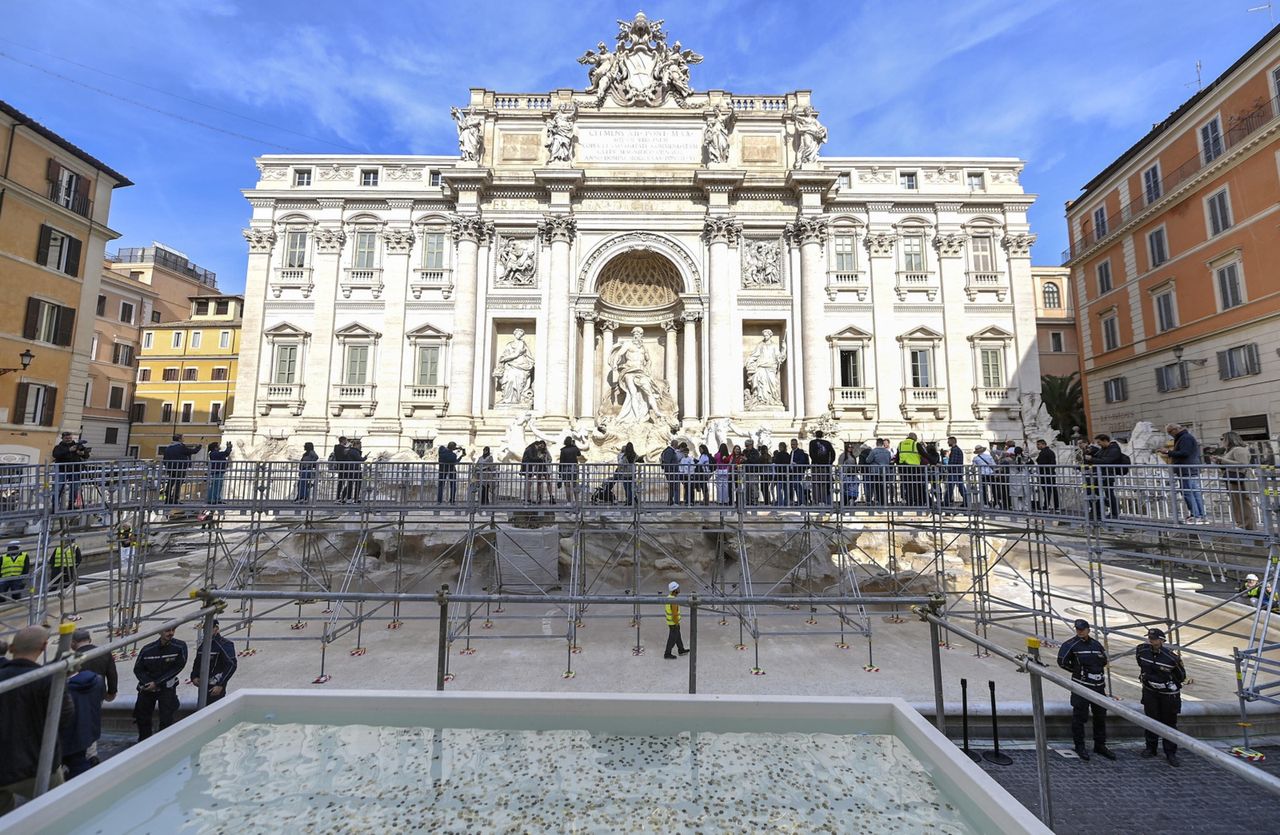 A pool for coins has been set up in front of the Trevi Fountain.