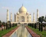 Tadż Mahal zmienia barwę