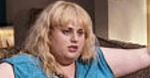 Rebel Wilson najpierw z druhnami, potem z chórem