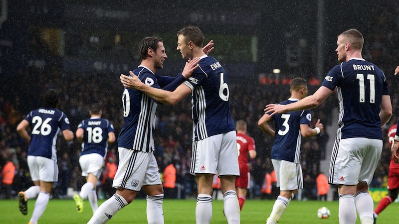 Reuters / Rebecca Naden / Na zdjęciu: Grzegorz Krychowiak (z lewej), Jonny Evans (z prawej, nr 6)