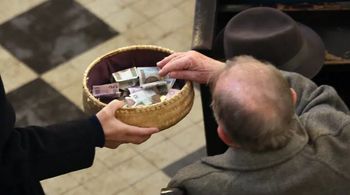 Anonimowa koperta w kościele. Duchowny ujawnia niezwykły gest
