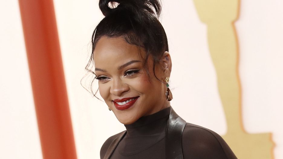 Arrivals - 95th Academy Awardsepa10518617 Rihanna arrives for the 95th annual Academy Awards ceremony at the Dolby Theatre in Hollywood, Los Angeles, California, USA, 12 March 2023. The Oscars are presented for outstanding individual or collective efforts in filmmaking in 24 categories.  EPA/CAROLINE BREHMAN Dostawca: PAP/EPA.CAROLINE BREHMAN