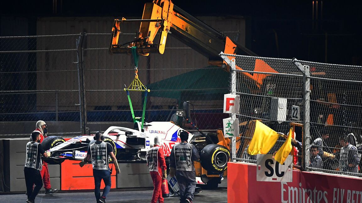 Zdjęcie okładkowe artykułu: Materiały prasowe / Haas / Na zdjęciu: bolid Micka Schumachera po wypadku