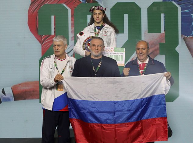 Anastazja Demurczjan na najwyższym stopniu podium (fot. PAP/EPA)