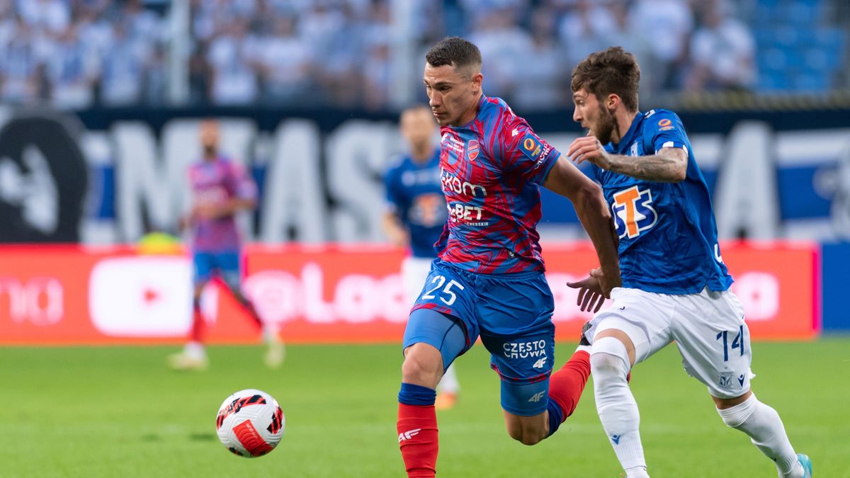 PAP / Jakub Kaczmarczyk / Na zdjęciu: zawodnik Lecha Poznań Gio Tsitaishvili (z prawej) i Bogdan Racovitan (z lewej) z Rakowa Częstochowa 