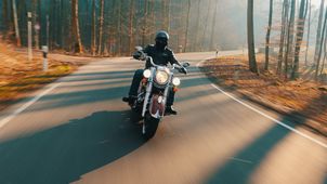 Motocyklowy wypadek w Gnieszowicach. 52-latek trafił do szpitala