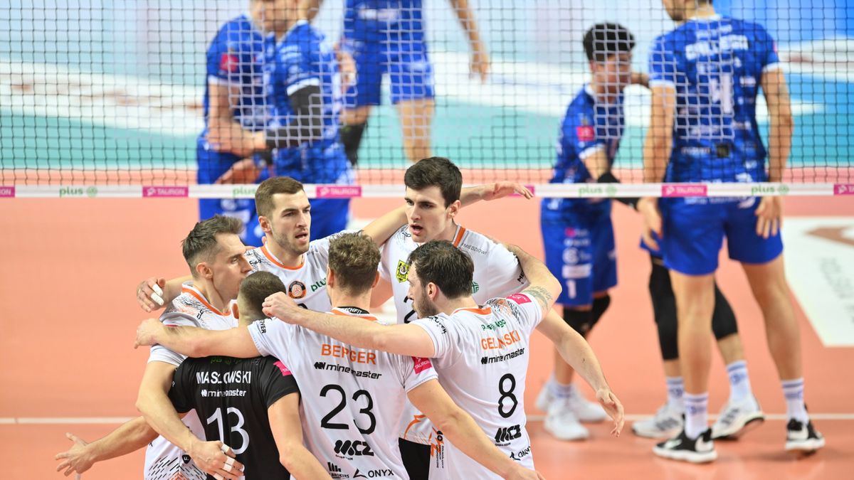 PAP / Maciej Kulczyński / Na zdjęciu: siatkarze KGHM Cuprum Lublin