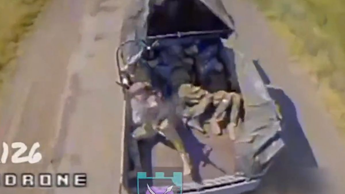 Ukraiński dron bojowy zniszczył rosyjską ciężarówkę na froncie