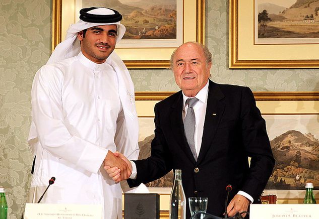 Szejk Mohammed bin Hamad bin Khalifa Al Thani (L) i Sepp Blatter (P) / fot. GettyImages/Anadolu Agency