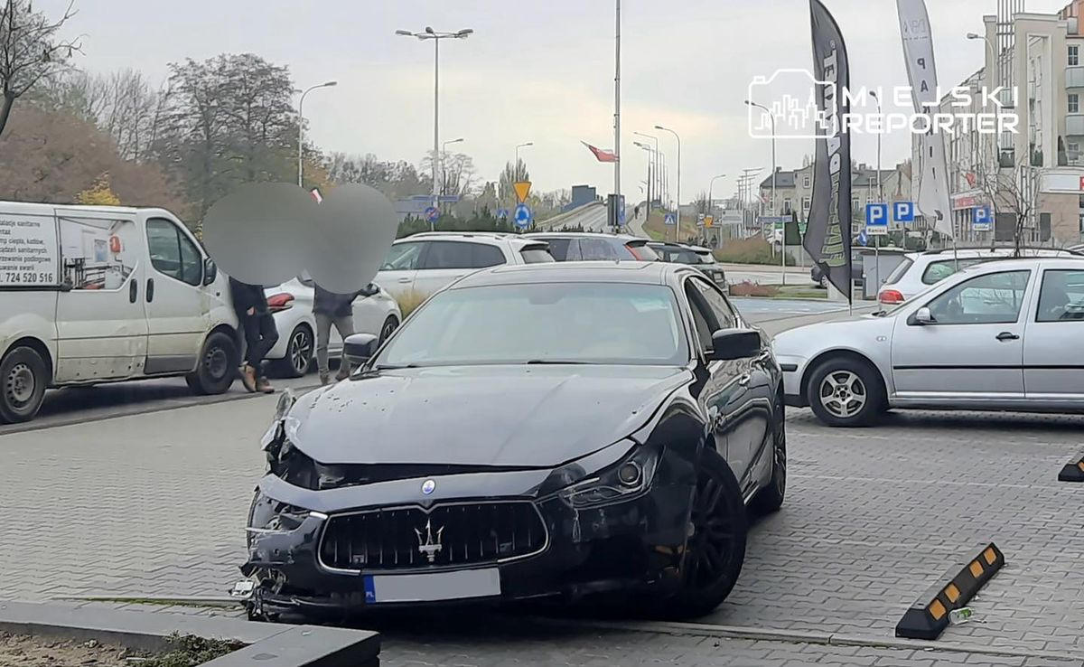 kierowcy, policja, samochody Wjechał Maserati w budynek. To był początek problemów kierowcy