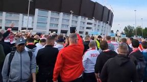 Nagranie sprzed stadionu. Wymowne, co krzyczeli kibice