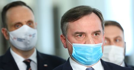 Zbigniew Ziobro "zakneblowany". "To wyraża więcej niż tysiąc słów"