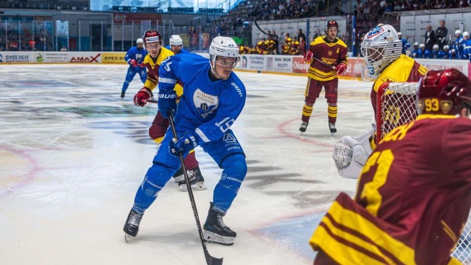 Łukasz Krzemień, napastnik Unii Oświęcim (fot. Jarosław Fiedor)