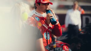Ależ zwrot akcji w F1. Mercedes podarował Ferrari wygraną na tacy