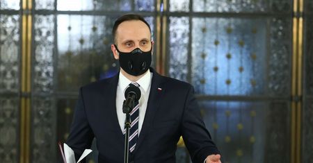 Janusz Kowalski zirytowany. Odwołany wiceminister zagroził kontrolą w KPRM