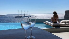 Mundial 2018. Wyspa wiatrów i piękna fotomodelka. Laura Słowiak zachwyca na Mykonos