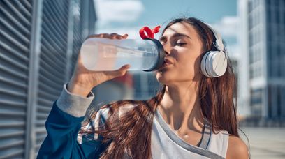 Cola lepsza niż woda? Te napoje najlepiej gaszą pragnienie