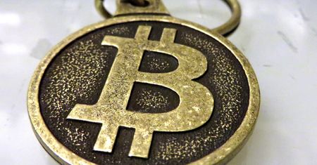 Bitcoiny pod okiem policji skarbowej. W tle pranie pieniędzy i finansowanie terroryzmu