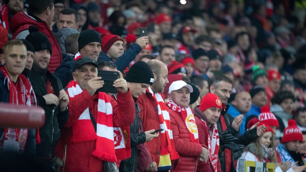 PAP / Grzegorz Michałowski / Na zdjęciu: kibice Widzewa Łódź
