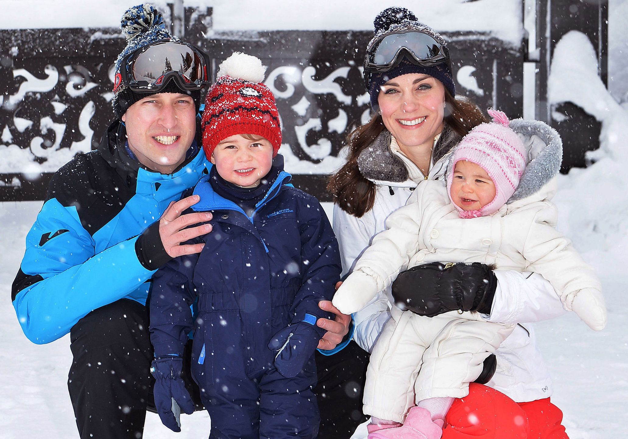 Księżna Kate i książę William z dziećmi 