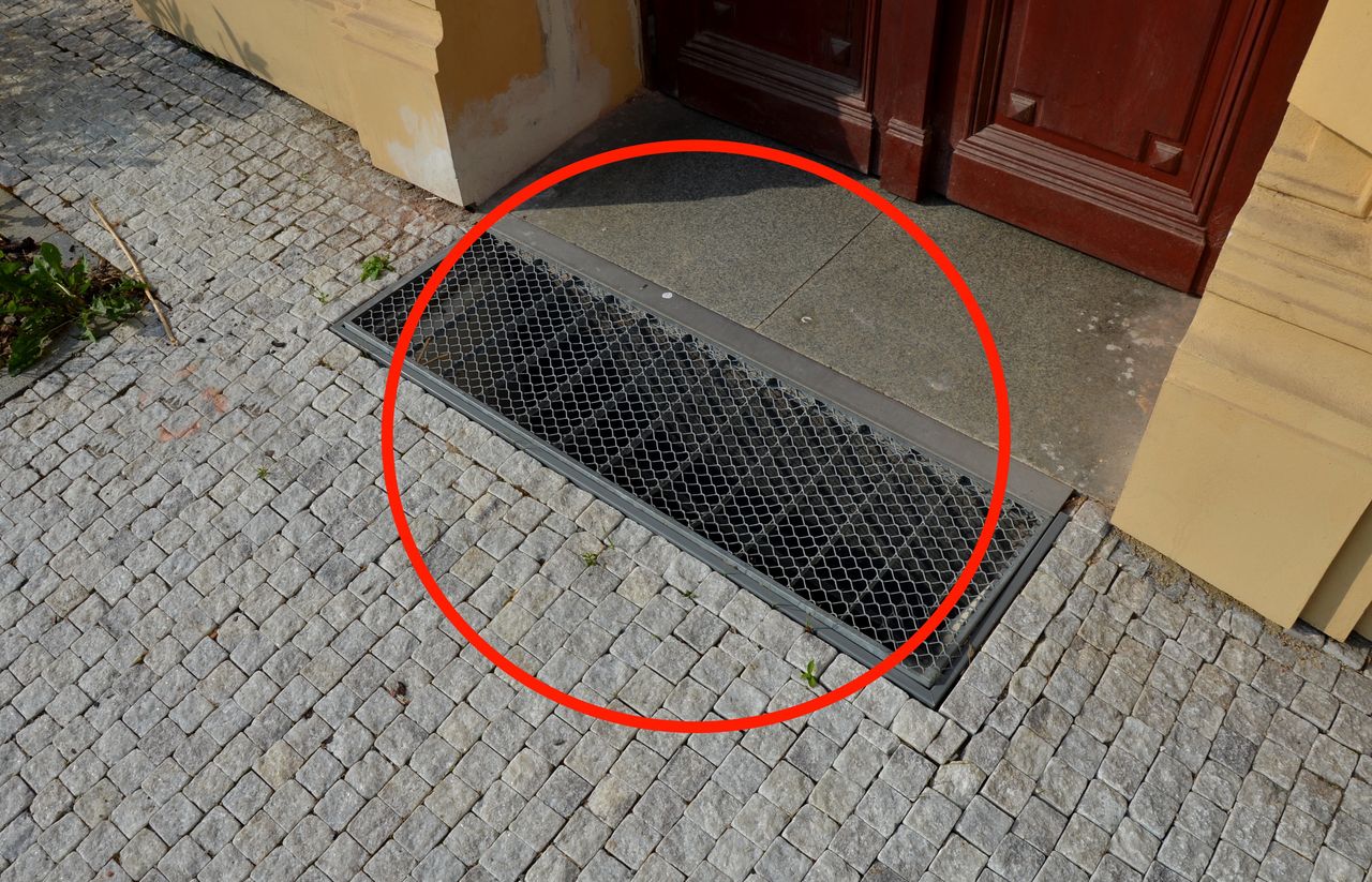 Zauważyłeś przed drzwiami? Możesz być na liście włamywaczy