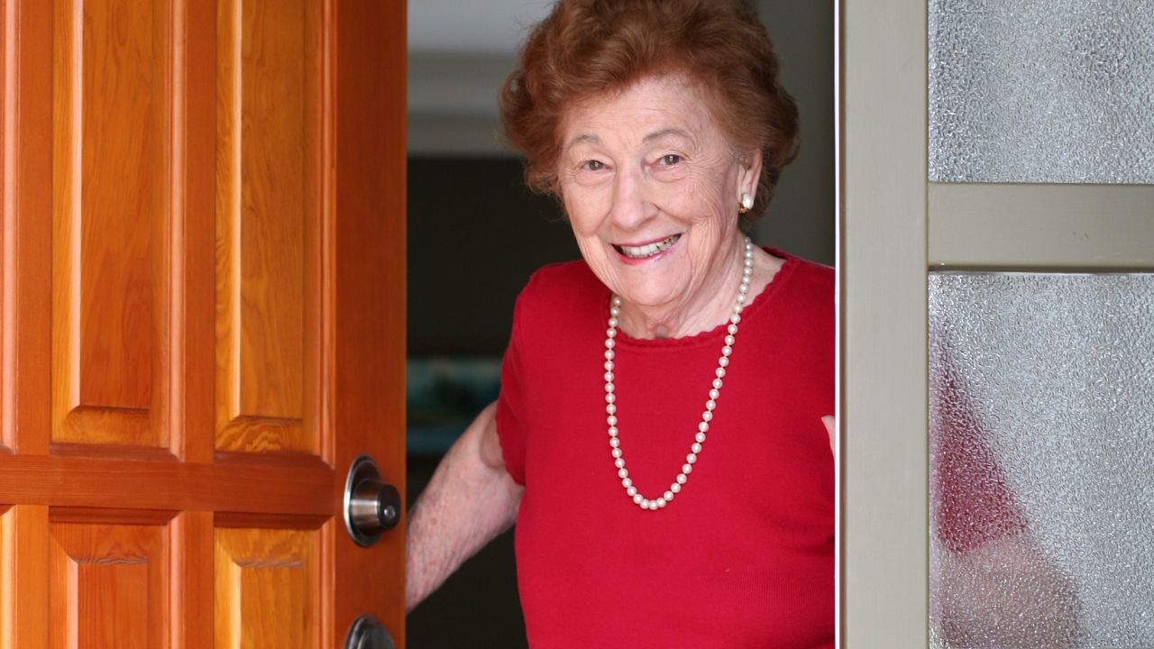 Nie widziała siostry przez 50 lat. Gdy stanęła w drzwiach, świat zawirował w jej oczach