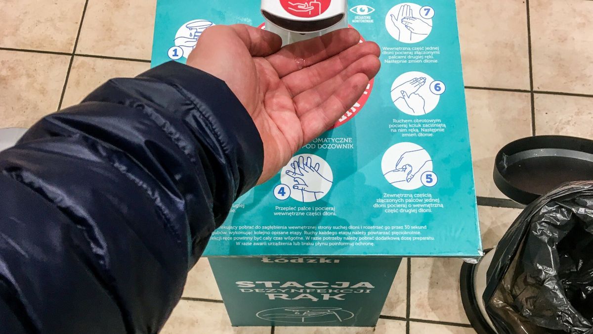 Dostała karę za to, że skrytykowała przełożonego za brak wystarczającej ilości srodków ochrony przed COVID-19