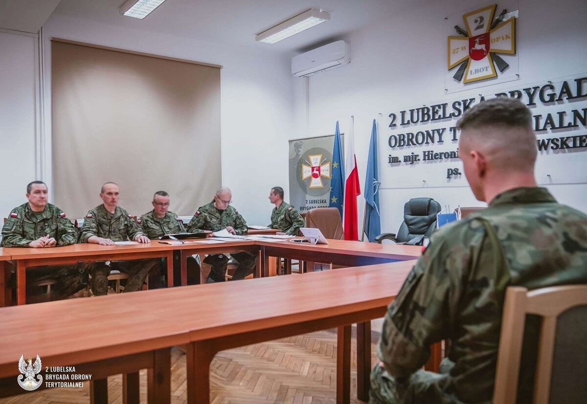 żołnierze, Kwalifikacja wojskowa na żołnierzy zawodowych
