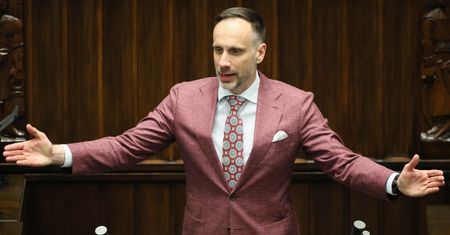 Kowalski i Bąkiewicz weszli do szkoły. "Dyrektor uciekła w 30 sekund"