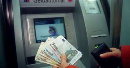 Jak zarządzać pieniędzmi w podróży?