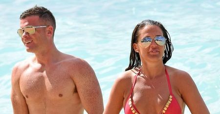 "Celebrity Big Brother": Danielle Lloyd w bikini przyłapana na wakacjach z chłopakiem