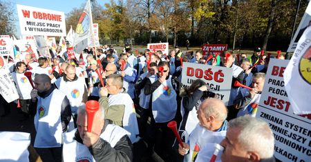 PKN Orlen. Pracownicy protestują przeciwko zwolnieniom