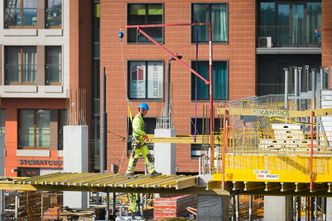 Skanska zwalnia pracowników. 2,5 tys. osób straci miejsca pracy