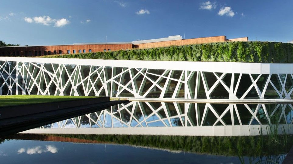 Hotel Narvil w Serocku należy do Małgorzaty i Macieja Adamkiewiczów, którzy jednocześnie są właścicielami jednego z największych koncernów farmaceutycznych - Adamedu.