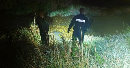 Jechał rowerem do domu. Nagle wpadł do rzeki i stracił orientację